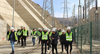 Geleceğin mühendisleri, Türkiye’nin ilk hibrit enerji santralini ziyaret etti