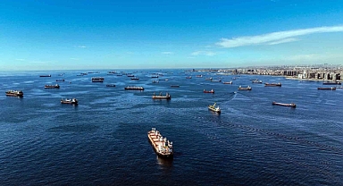 Petrol tankerleri, İstanbul Boğazı açıklarında sıraya girdi