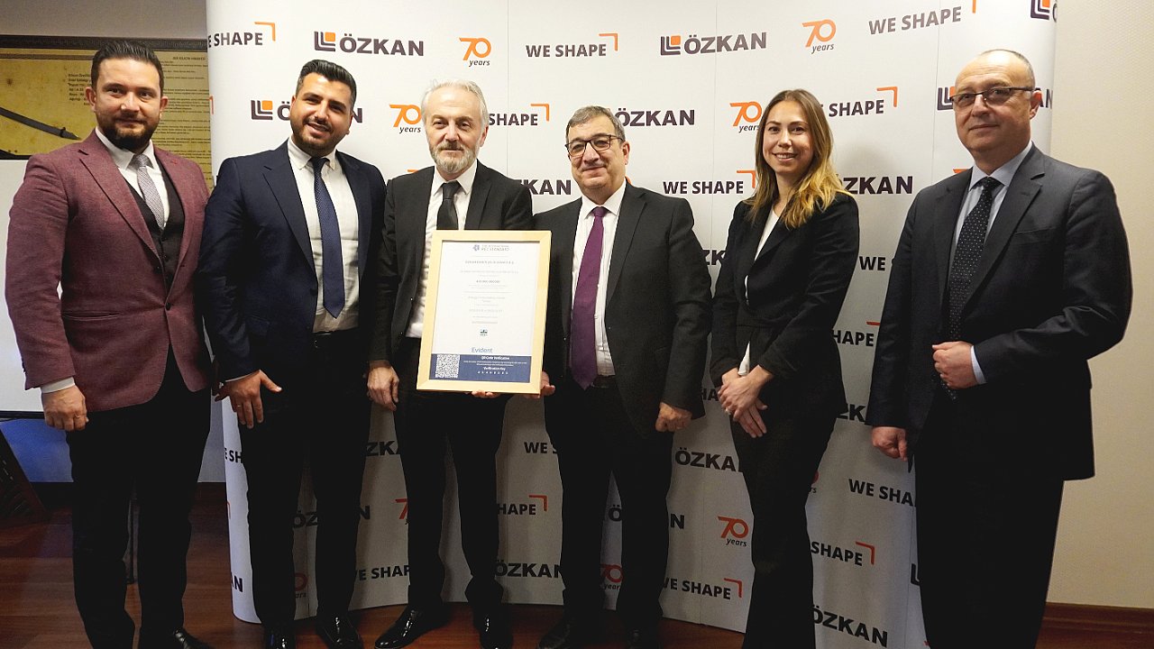 Özkan Çelik yeşil enerji sertifikası aldı