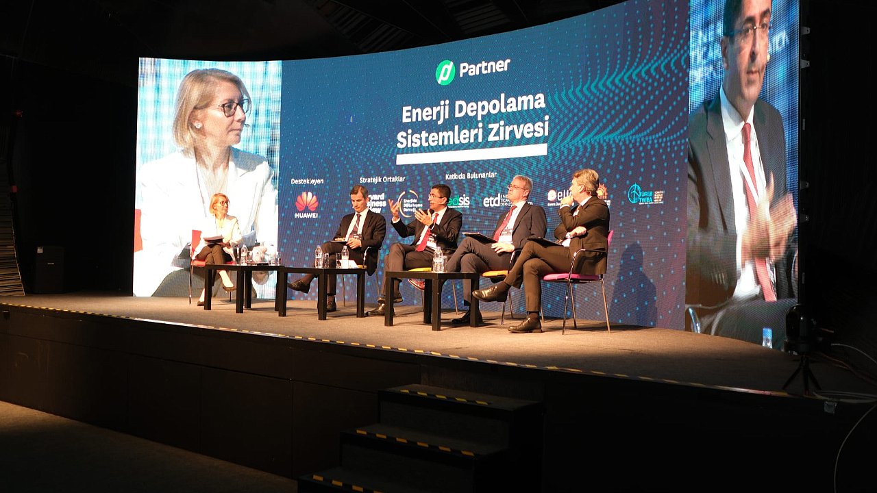 Türkiye’nin Enerji Depolama Stratejileri, Sektör Zirvesinde Ele Alındı