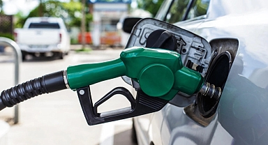 Petrol rekor seviyeye yükseldi
