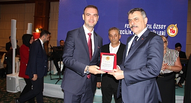 Aras Elektrik'e Teşekkür Plaketi